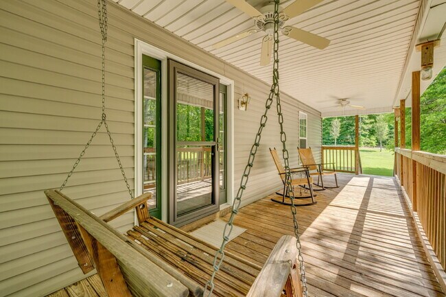 Building Photo - "Charming 2-Bedroom Furnished Retreat with Spacious Layout and 2.5 Baths in York, SC!"