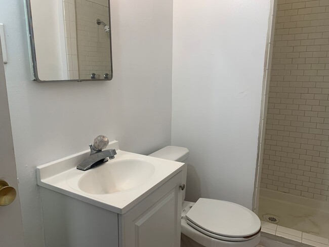 Building Photo - Newly renovated 3 bedroom 2 bath home in C...