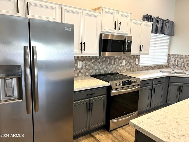 Building Photo - 3464 E Thornton Ave