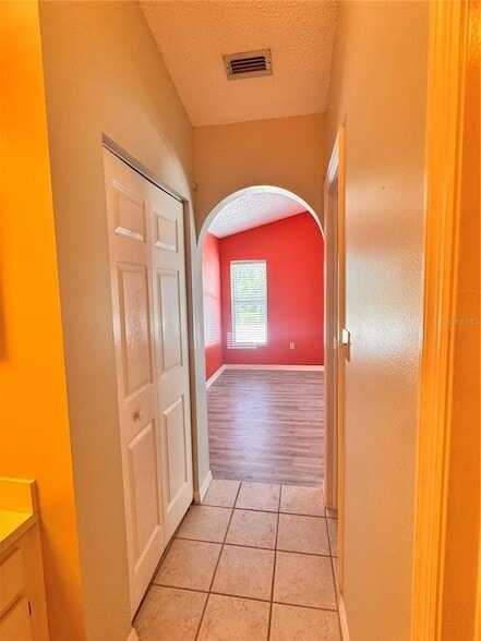 Building Photo - 2070 Sarah Louise Dr