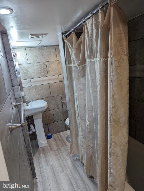 Building Photo - 9033 Old Court Rd