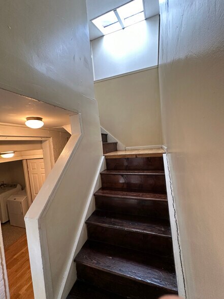 Building Photo - 10 W Hollister St