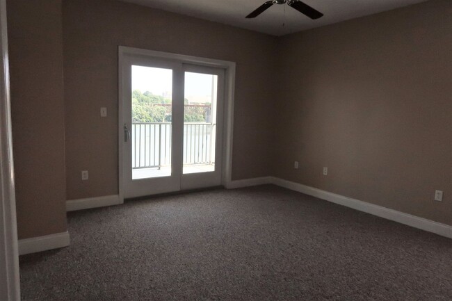 Building Photo - Available August 2025! 3BR/2BA includes pa...