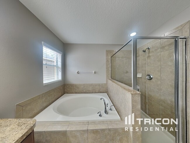 Building Photo - 12522 Cricklewood Dr