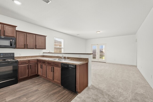 Building Photo - 718 Crystal Lakes Dr