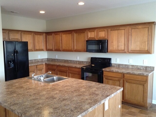 Building Photo - 2476 Ingleside Dr