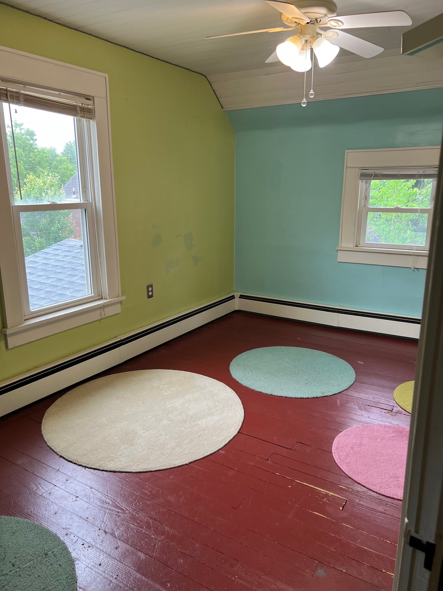 upstairs bedroom - 925 Ridgeway Ave