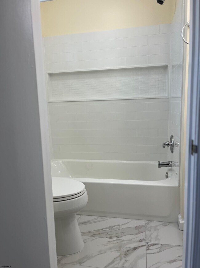 Building Photo - 16 N Sacramento Ave