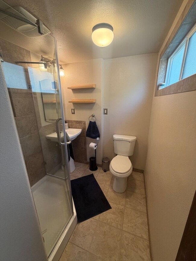 Building Photo - Spacious 4 Bedroom | 3 Bathroom | House in Curtis Park