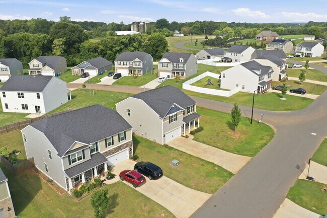 Building Photo - 2509 Summersby Dr