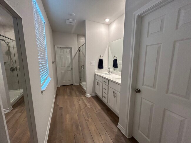 Building Photo - 822 Pepperbark Loop