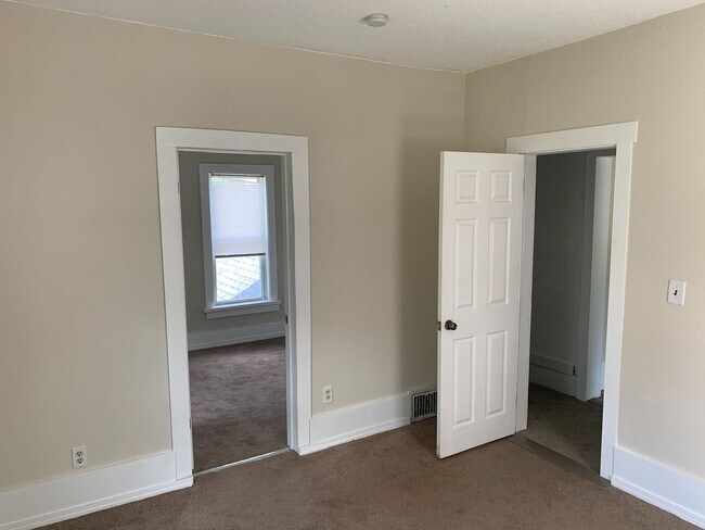 Building Photo - 2809 South Ave