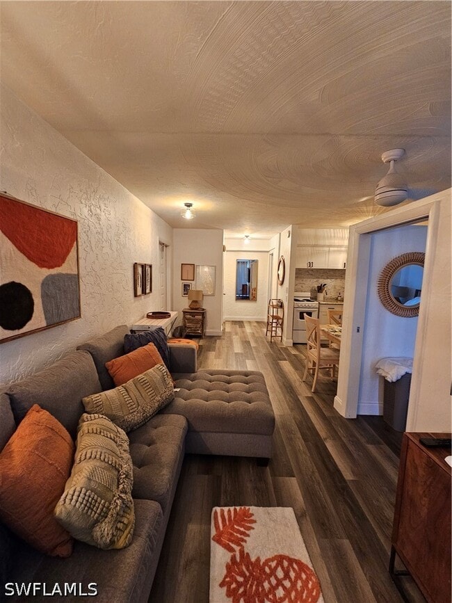 Building Photo - 828 Wiggins Pass Rd