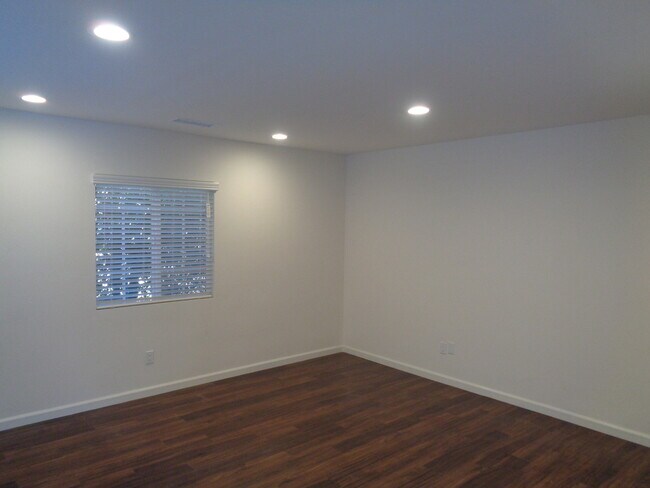 Building Photo - 357