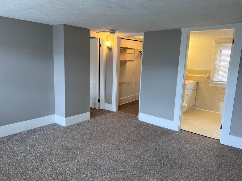 Building Photo - 17 Elm St