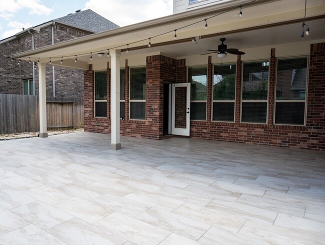 Building Photo - 25614 Somerset Meadows Ct