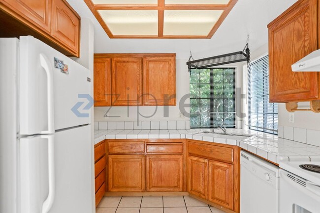 Building Photo - 1225 Oak Hill Ct