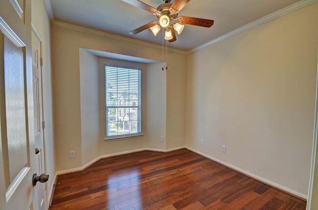 Building Photo - 6607 Lake Woodlands Dr