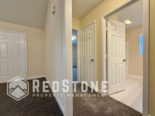 Building Photo - 2621 Trail Five