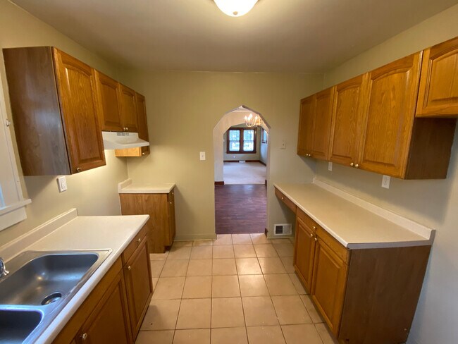 Building Photo - Two Bedroom Home on Marland Heights