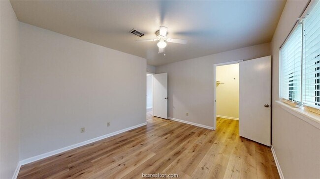 Building Photo - 2807 Longmire Dr