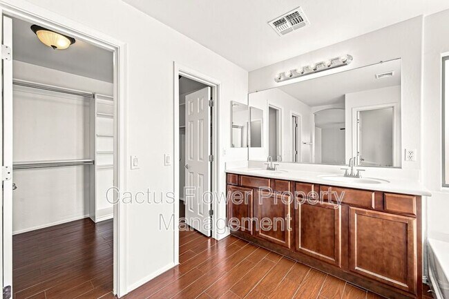 Building Photo - 3628 E Janelle Way