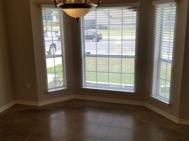 Building Photo - Great Home!