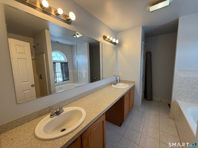 Building Photo - 156 3rd Ave