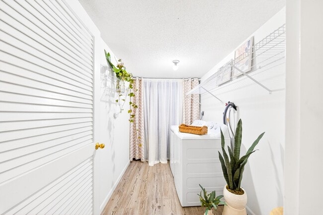 Building Photo - 82 Camelot Dr