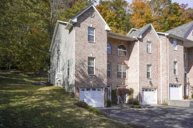 Primary Photo - 165 Hicks Rd