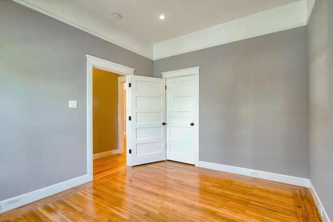 Building Photo - Fantastic, updated Noe Valley single famil...
