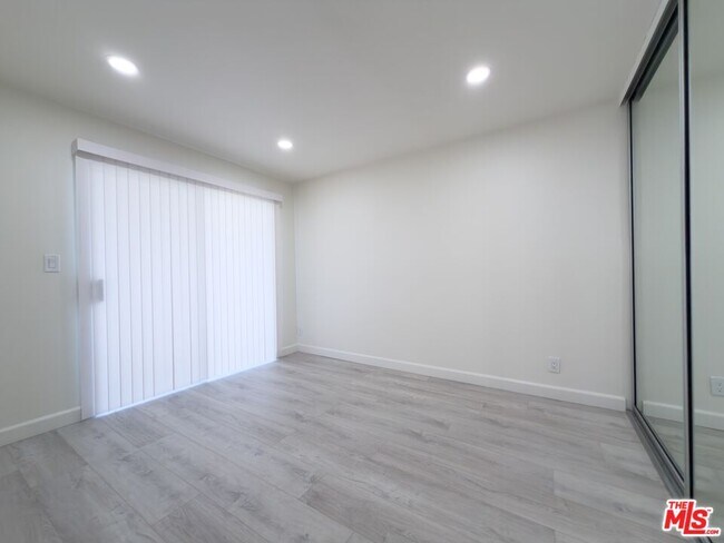 Building Photo - 2708 Arizona Ave