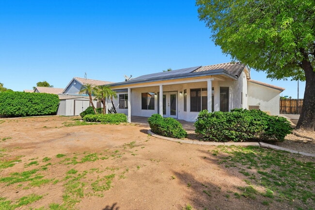 Building Photo - 542 N Palo Verde