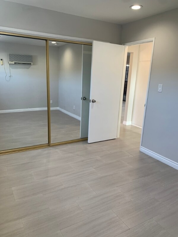 Building Photo - 1523 W 81st St