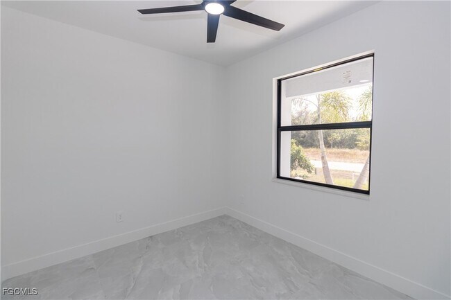 Building Photo - 849 Duplex St E