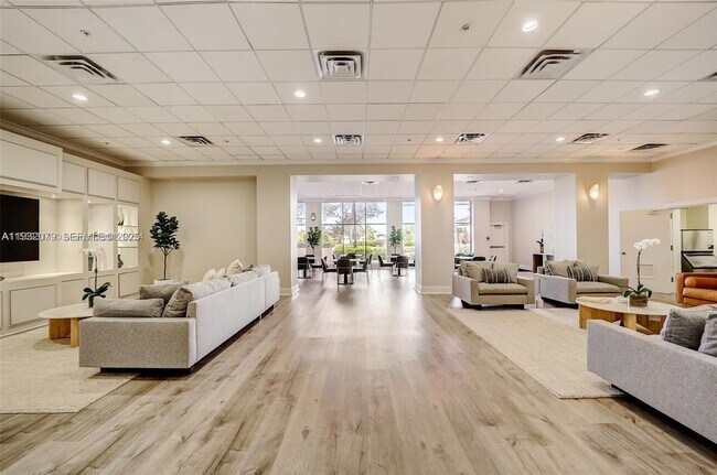 Building Photo - 5600 Collins Ave