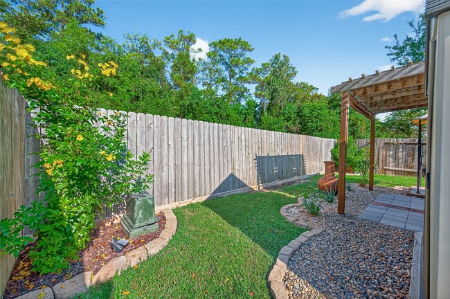 Building Photo - 2034 Wooded Oaks Dr