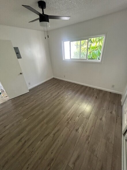Upgraded Windows & Vinyl Hardwood Floors - 2630 S Hobart Blvd
