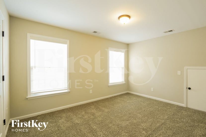 Building Photo - 614 Pendleton Dr