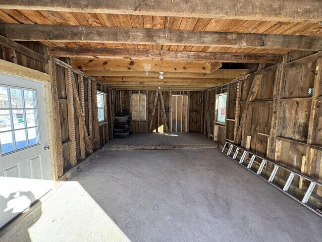 Building Photo - "Charming 3-Bed Home with Full Bath in Serene Spring Glen!"