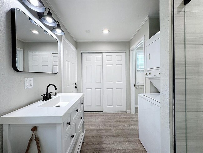 Building Photo - 3631 Park St N