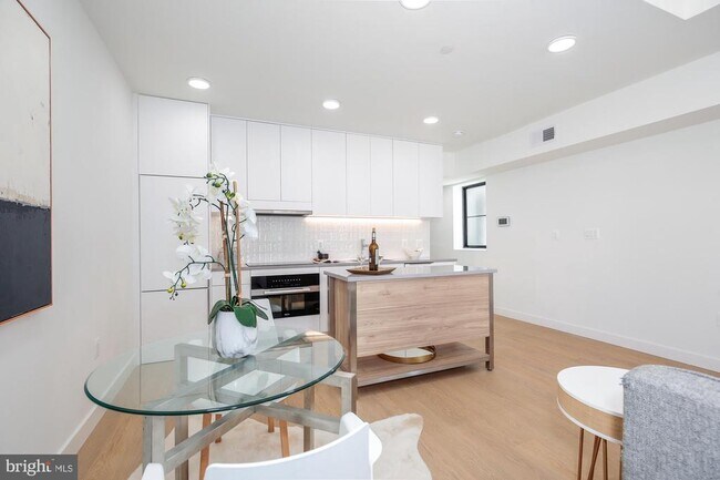 Building Photo - 304 Florida Ave NW