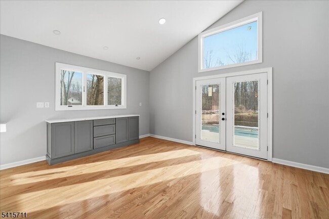 Building Photo - 17 Richter St