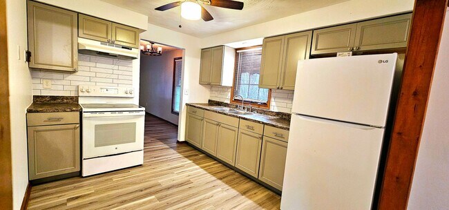 Building Photo - 3306-3308 Shelley Dr