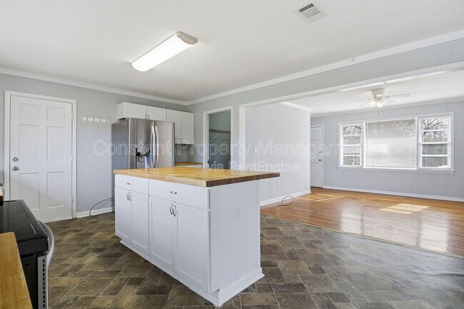 Building Photo - 105 Maxwell Dr