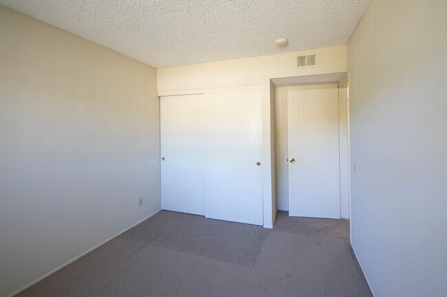 Building Photo - 5494 Reservoir Dr
