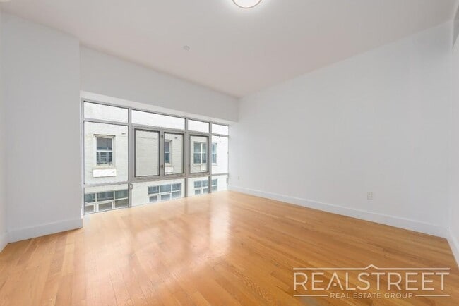 Building Photo - 90-02 Queens Blvd