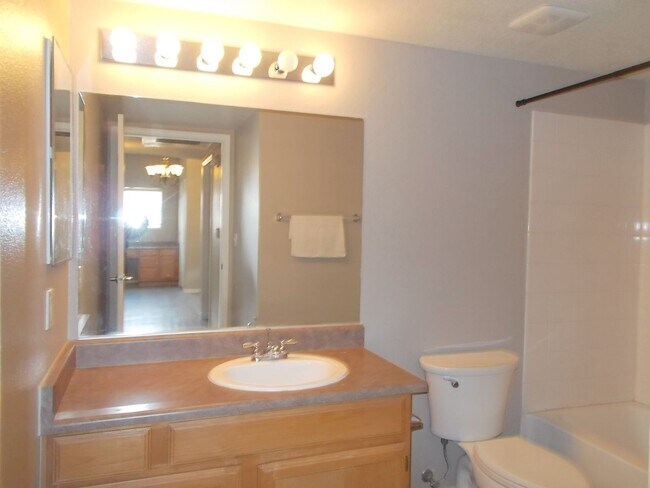 Building Photo - Bright Ground-Floor Condo in Gated Traverse Point with Pool & Spa Amenities