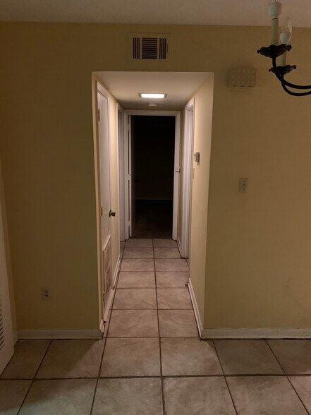 Hallway - 5155 Wayneland Dr unit B1