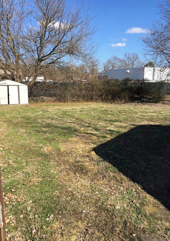 Building Photo - 114 Maplelawn St